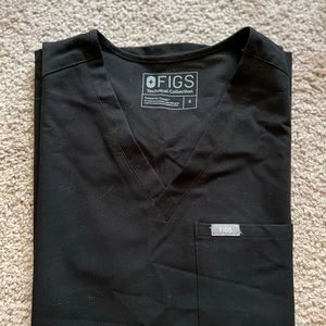 FIGS BLACK CATARINA ONE POCKET SCRUB TOP